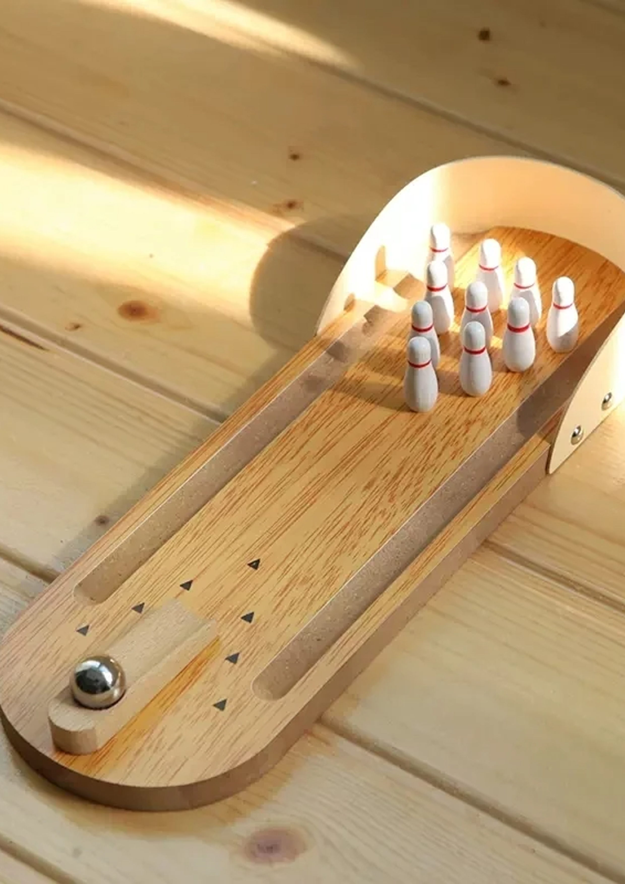 Mini-Desktop-Bowling-Sets haben den Arbeitsplatz erobert und einen neuen Trend in der Bürounterhaltung ausgelöst.