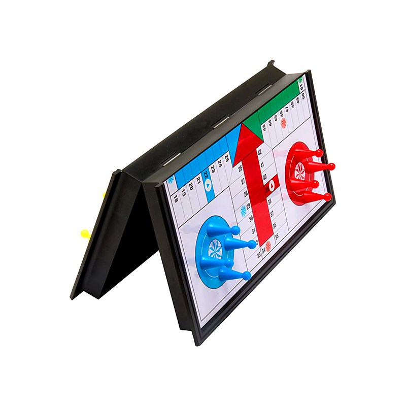 Tragbares magnetisches Brettspiel mit Würfeln und Stücken Klassisches Ludo-Spielset