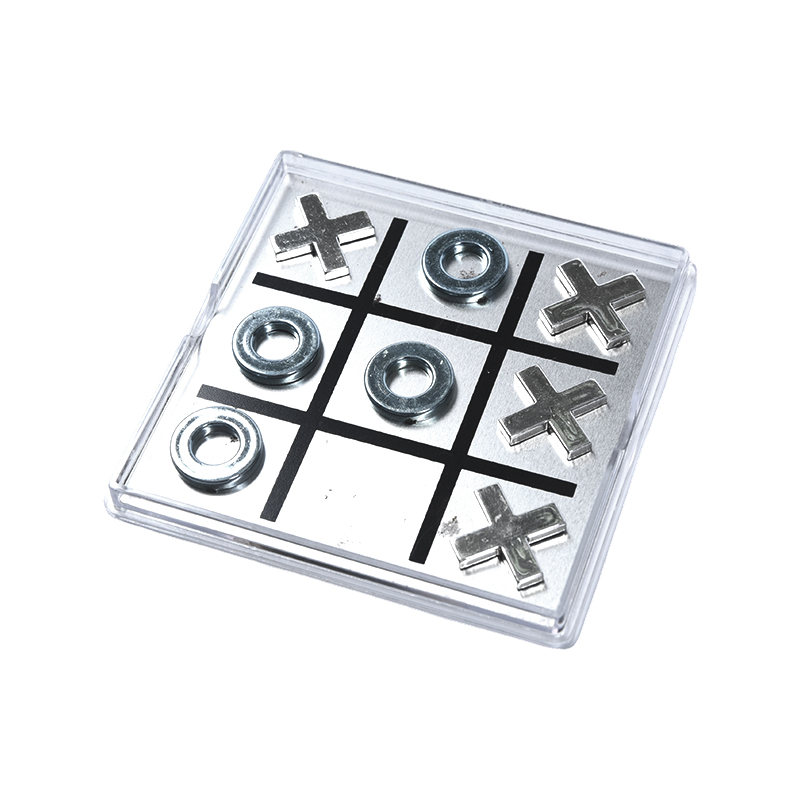 Magnetisches Tic-Tac-Toe-Set aus Metall in klarem Acrylgehäuse