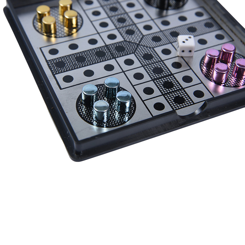 Magnetisches Ludo-Spielset aus Metall in durchsichtigem Acrylgehäuse