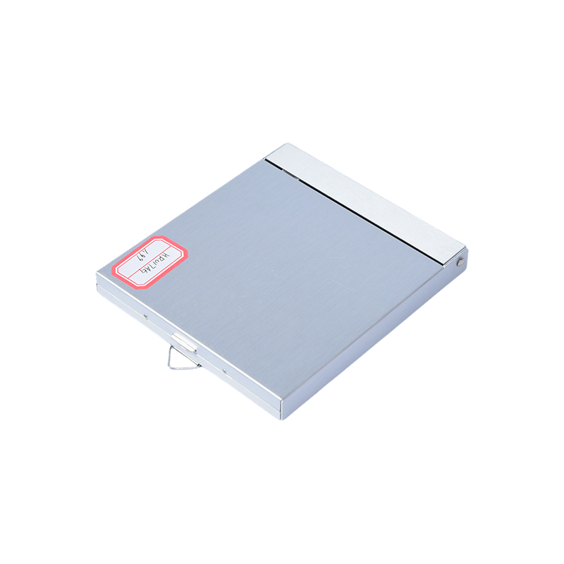 Tragbares magnetisches Dart- und Tic-Tac-Toe-Kombispiel mit Metallgehäuse Edition