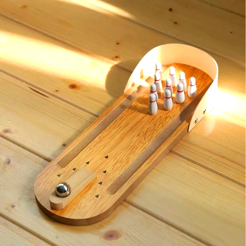 Kompaktes Holzset mit Stahlkugel und -stiften Mini-Desktop-Bowlingspiel